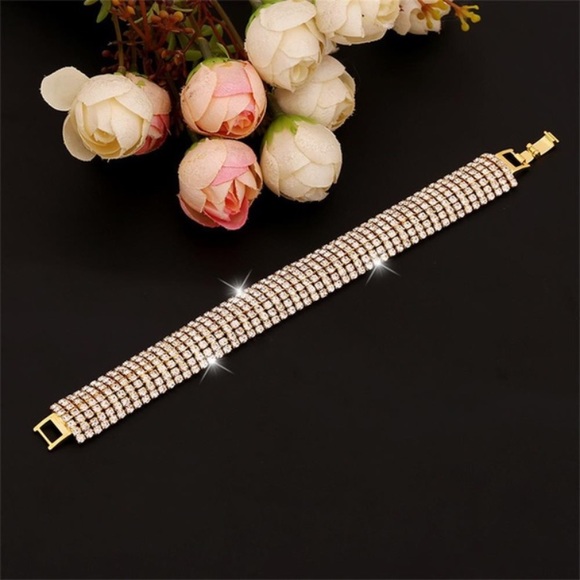 Elegant Rhinestone Clasp Bracelet - Picture 4 of 6