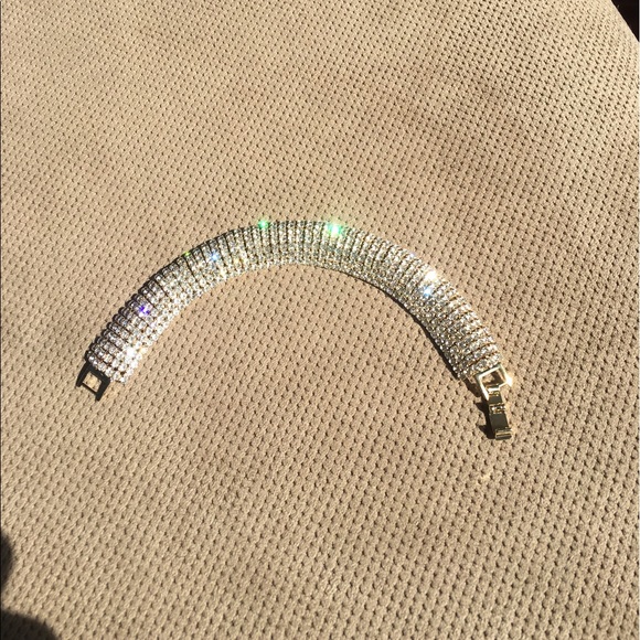 Elegant Rhinestone Clasp Bracelet - Picture 6 of 6