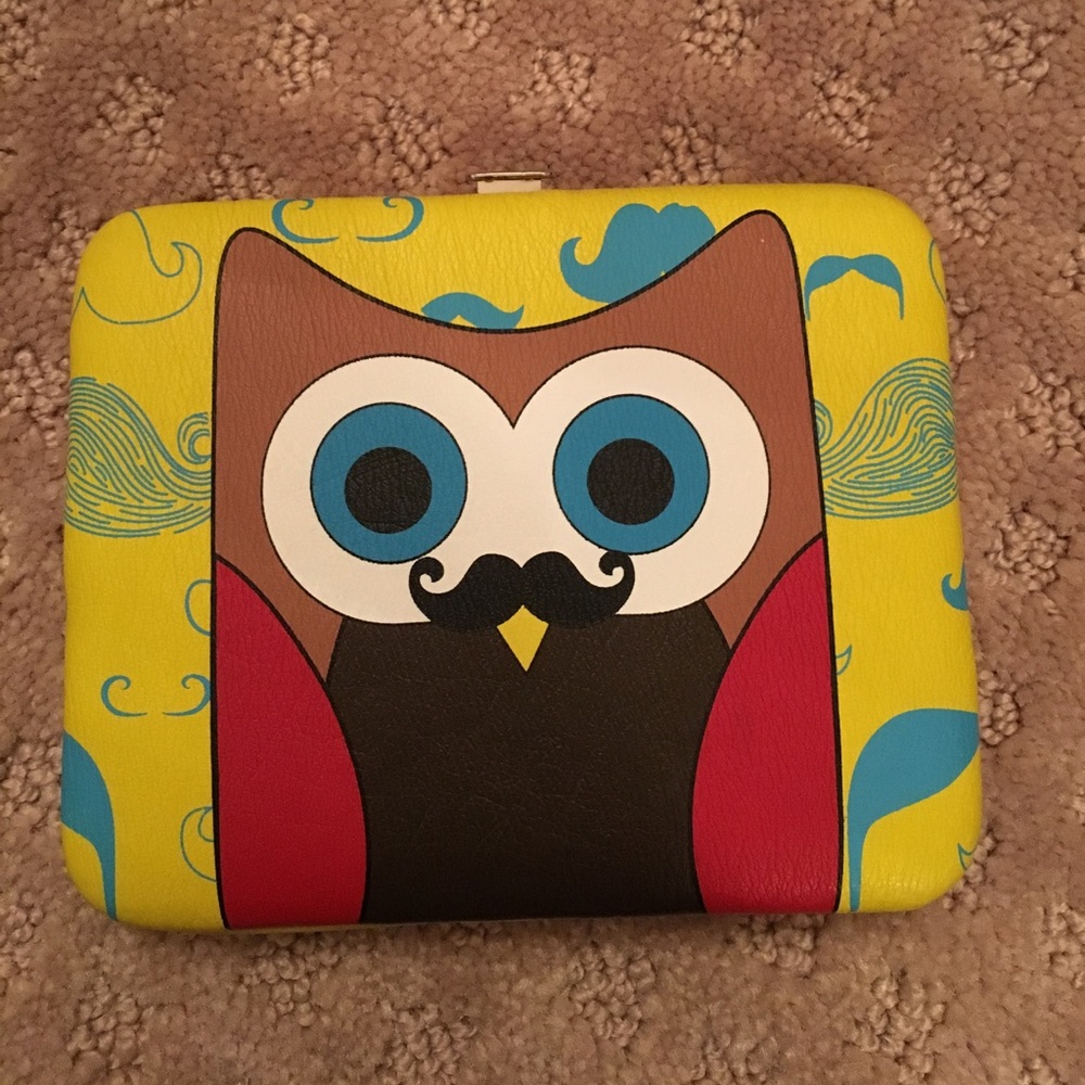 An owl wallet