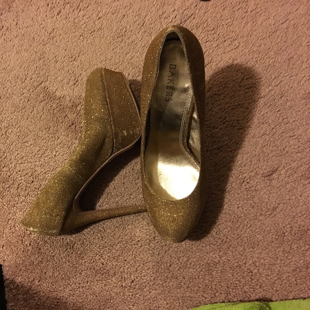 Heels - Picture 4 of 4