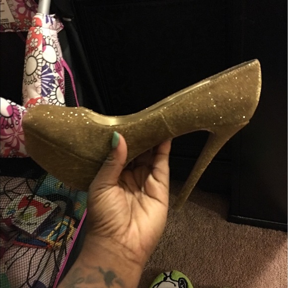 Heels - Picture 3 of 4