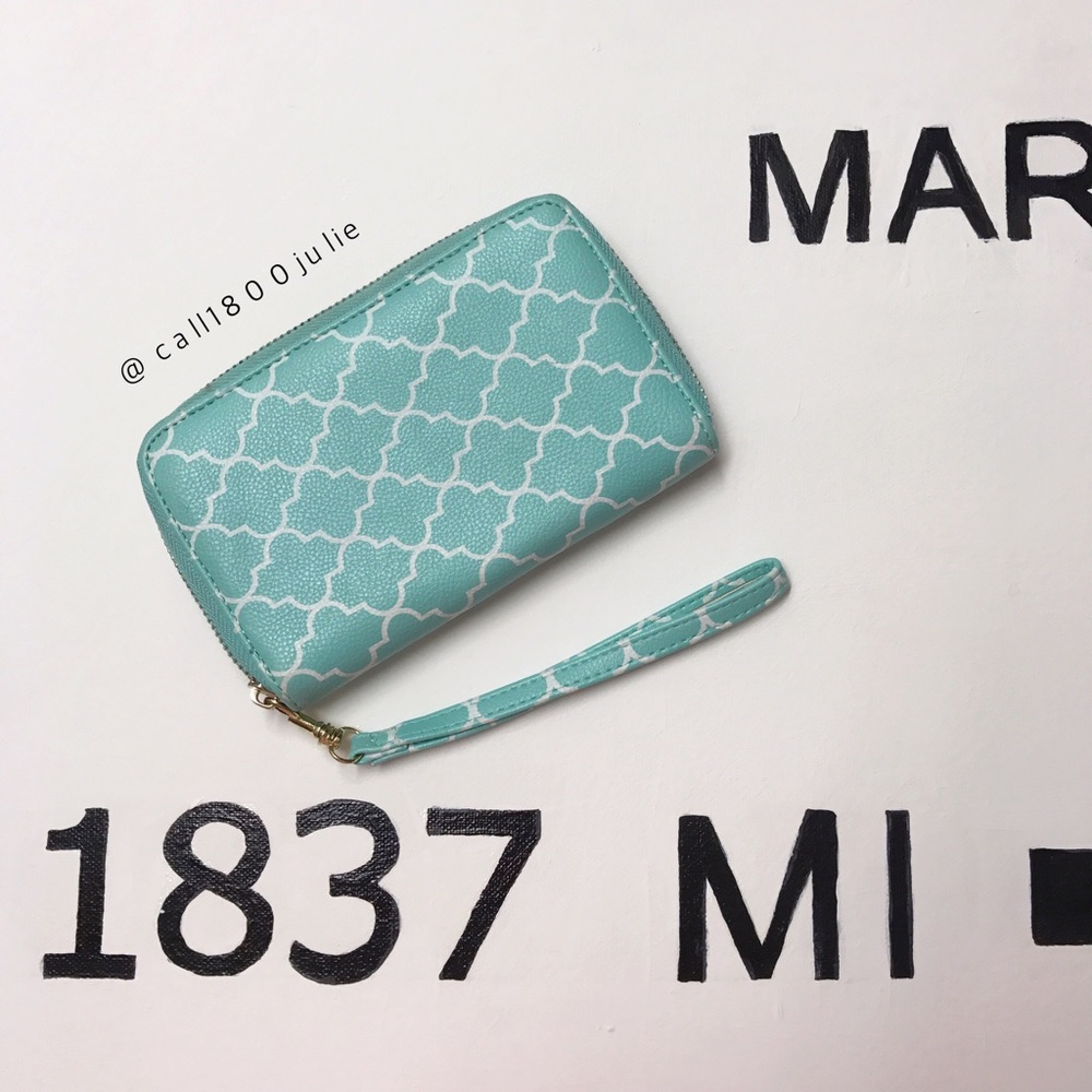 Mint wristlet.