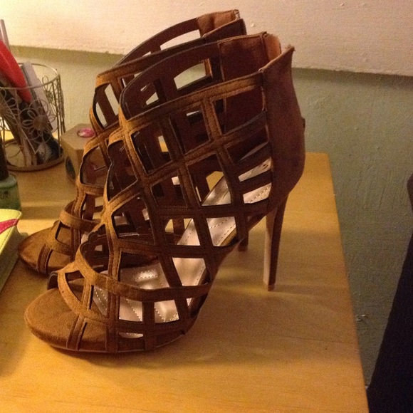 🎉*HP 10/13/17*🎉 Camel women's caged sandal - Picture 4 of 8