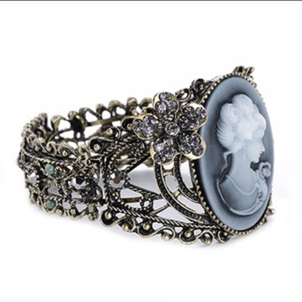 Victorian Bracelet w/ Purple or Black Flower - Picture 4 of 4