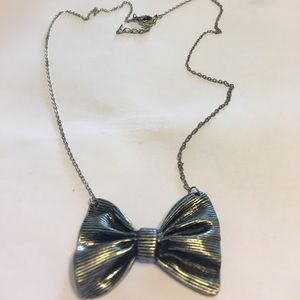 Cute bow necklace! 🎀