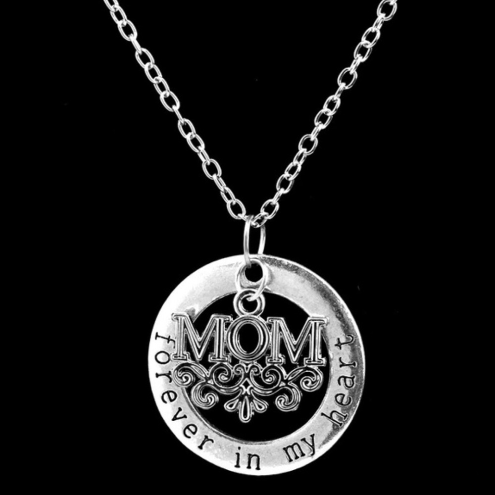 Mom Forever In My Heart" Pendant Necklace