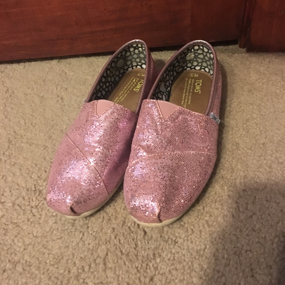Sparkly pink TOMS