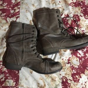Stone Steve Madden combat boots 8