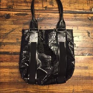 Simply Vera Black Snake Pattern Tote