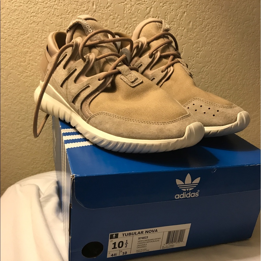 Adidas tubular nova