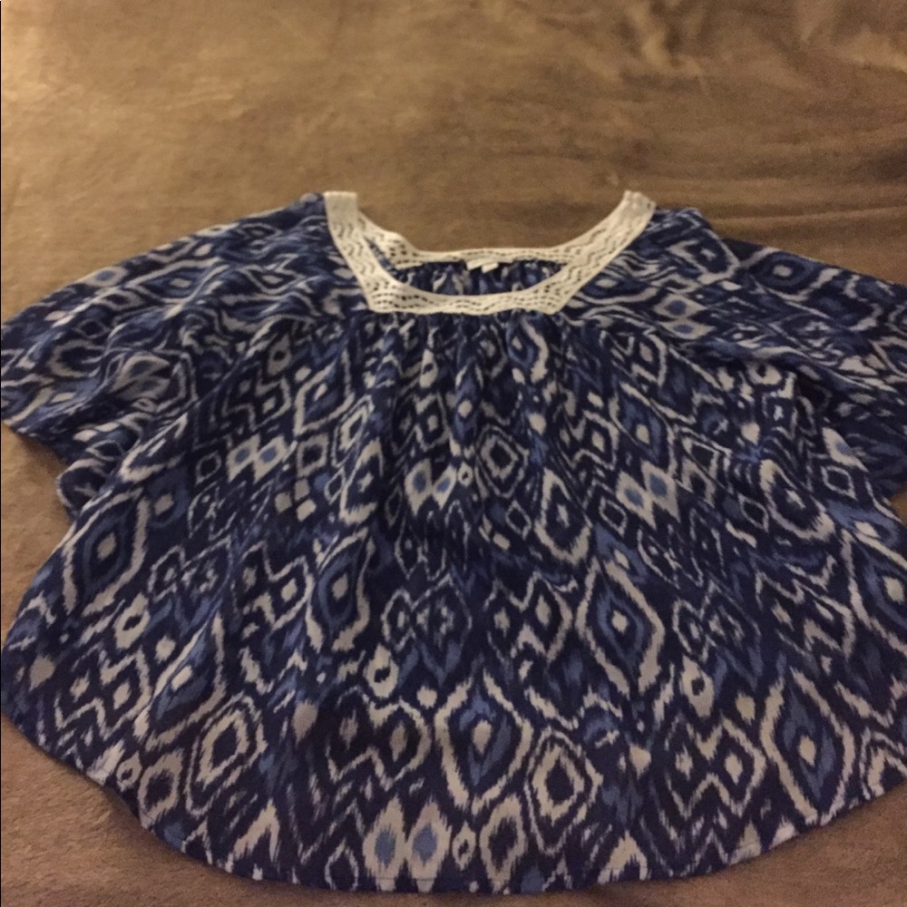 Beautiful blue and white top FINAL!