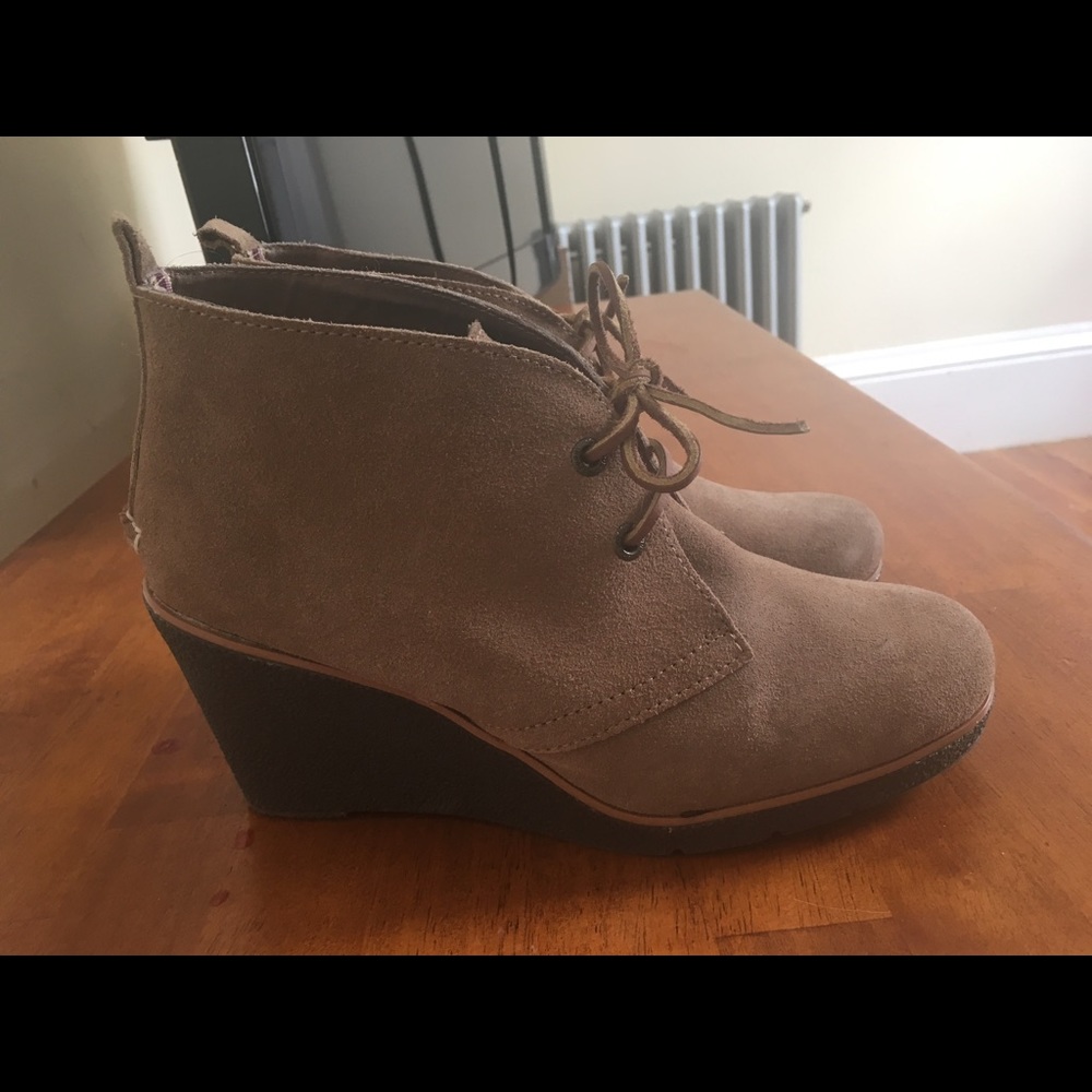 Sperry wedge heel tan shoes