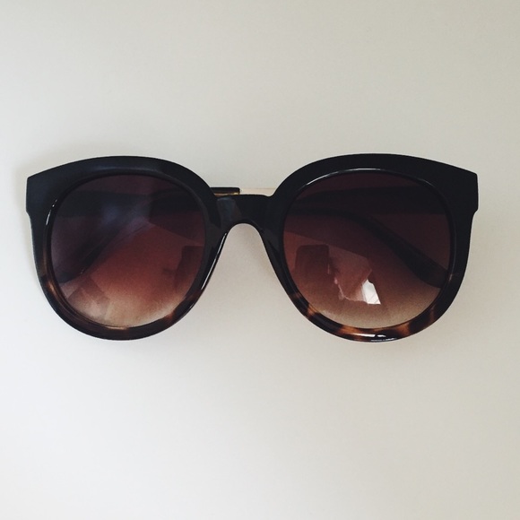 Accessories - Tortoiseshell sunglasses