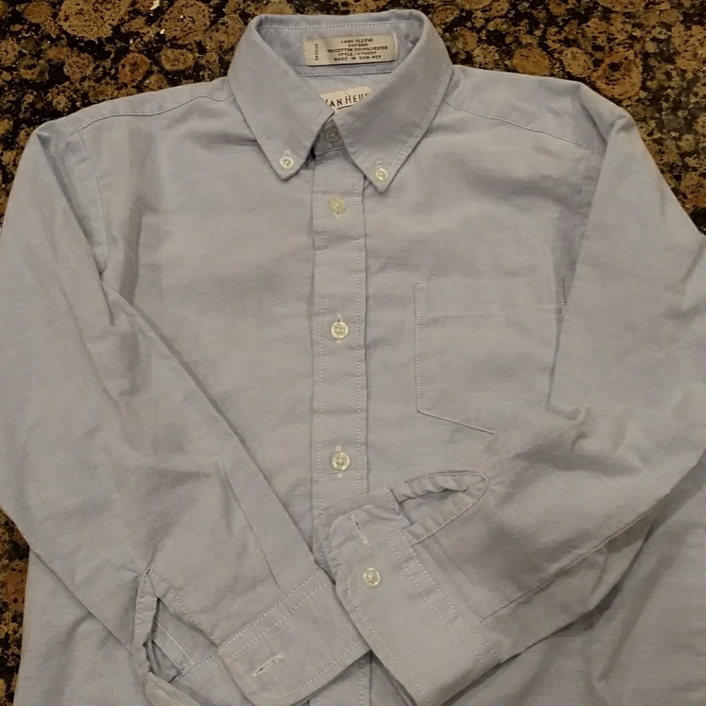 Van Heusen blue button down ls shirt