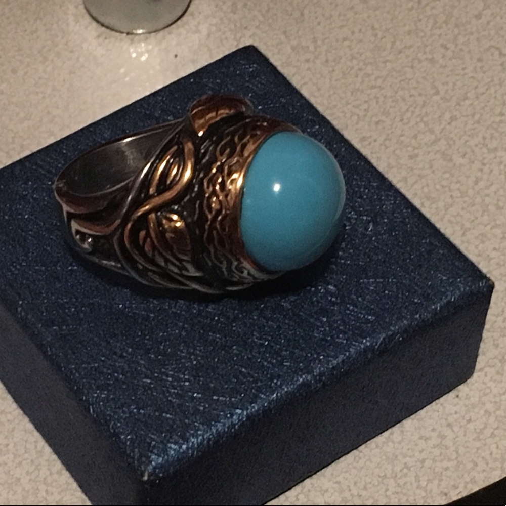 Hefty show-stopper ring!