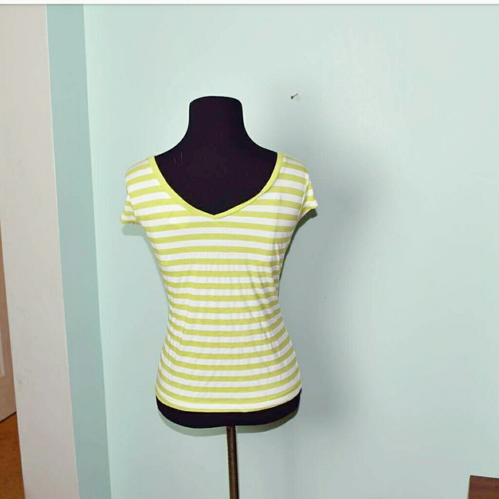 Beautiful Sunshine Yellow Striped Top - Picture 2 of 2