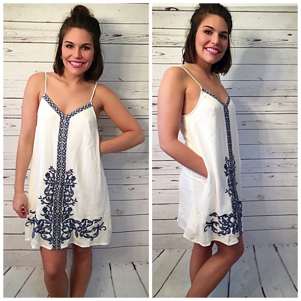 White fully lined embroidered pocket dress! - Picture 1 of 3