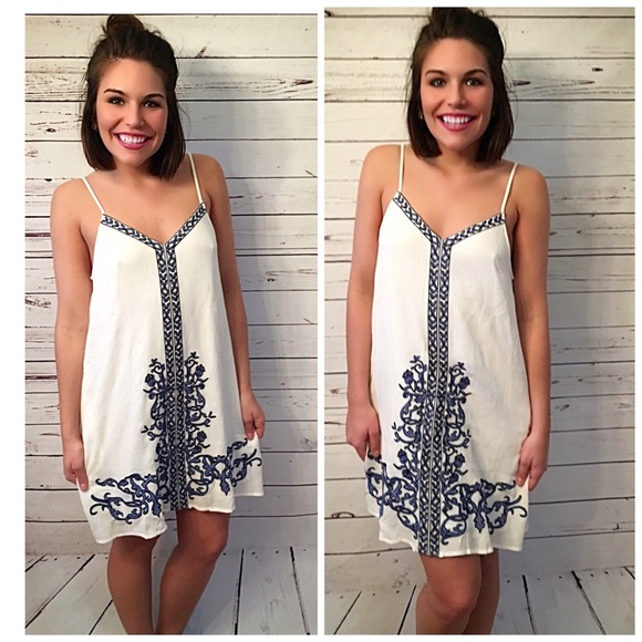 White fully lined embroidered pocket dress! - Picture 2 of 3