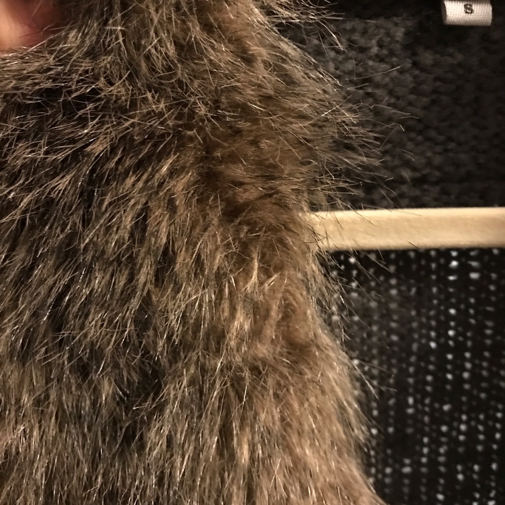 Faux fur sweater vest - Picture 3 of 4