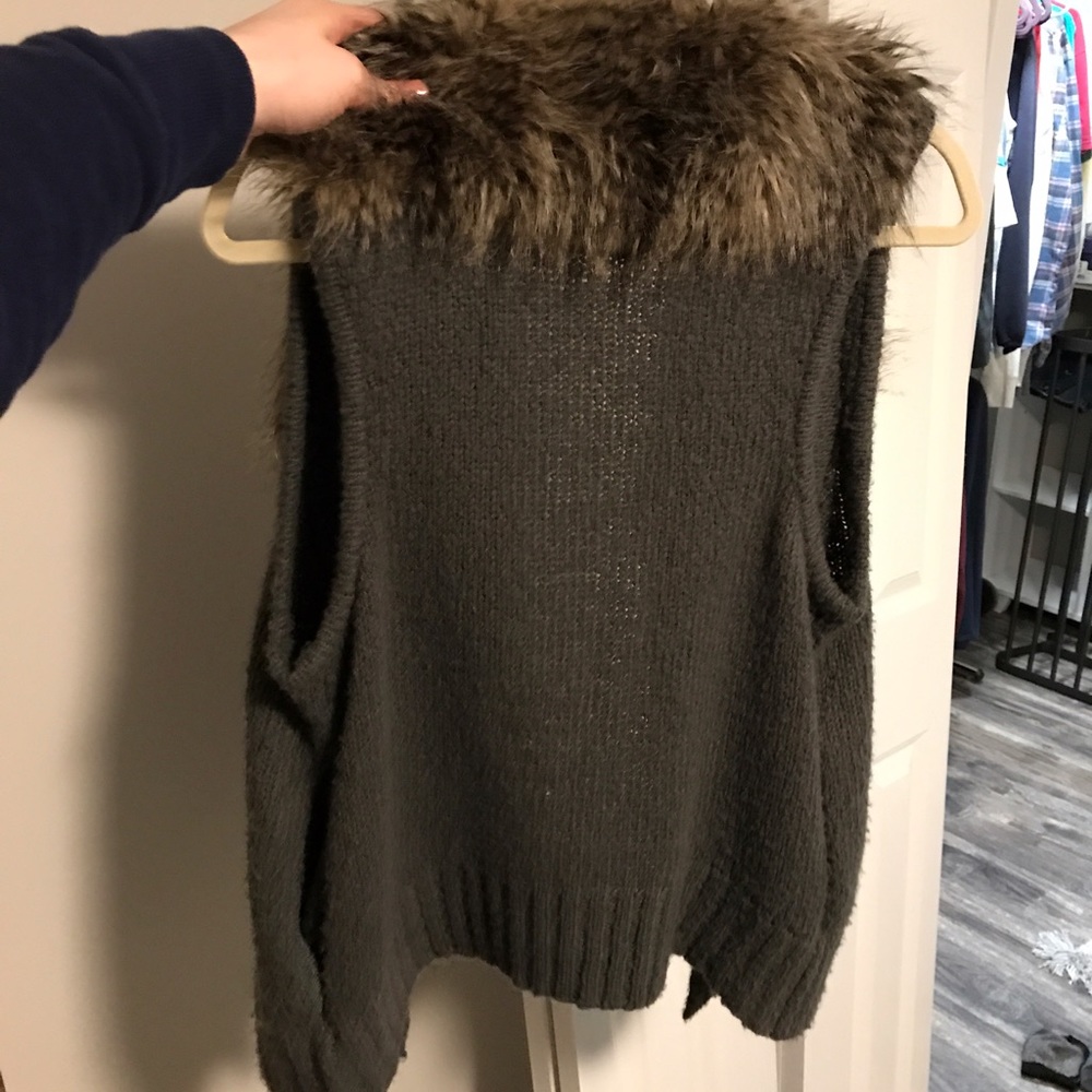 Faux fur sweater vest - Picture 4 of 4