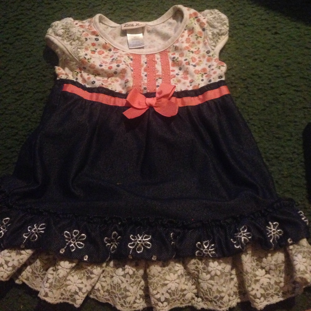 4T girls adorable lacy blouse!