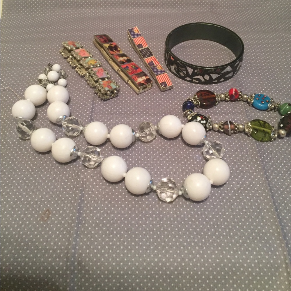 Bundle of jewelry