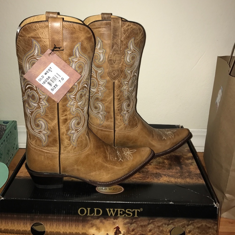BNIB Tan cowboy boots with blue stitching detail