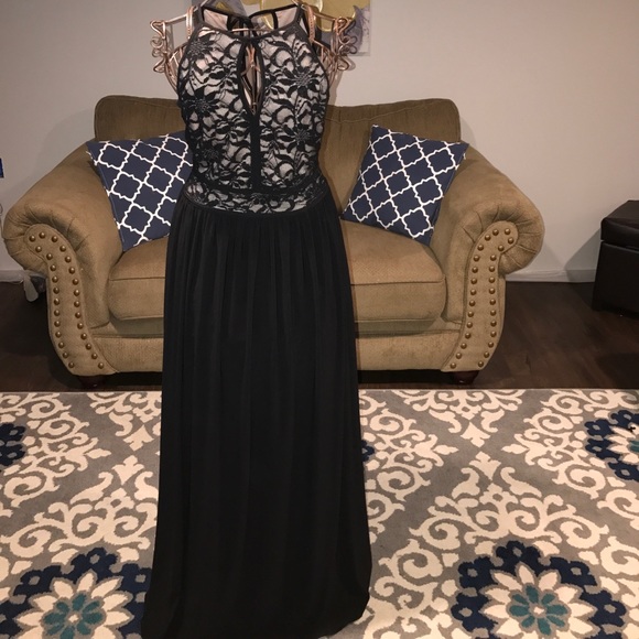 Morgan & Co. Dresses & Skirts - Women's 8 Black Lace Keyhole Halter Prom Dress