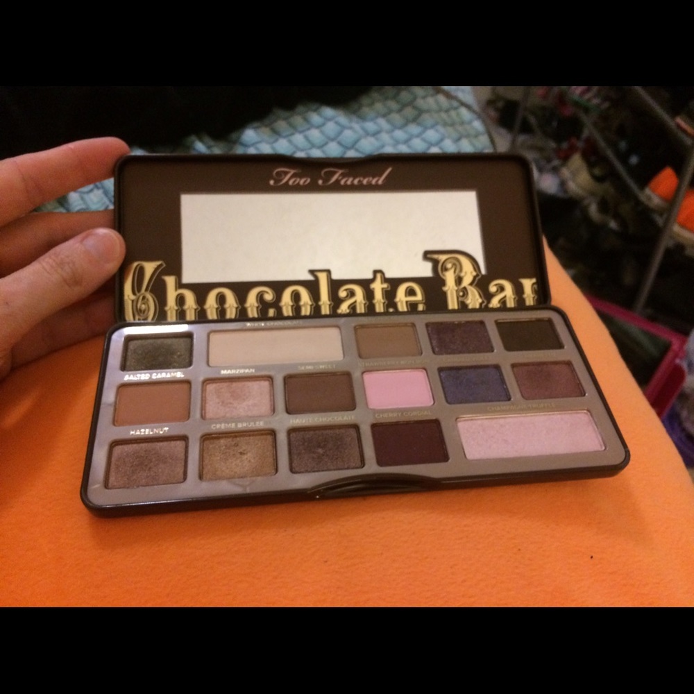 Too faced chocolate bar palette