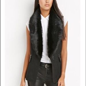 Faux-fur collar vest