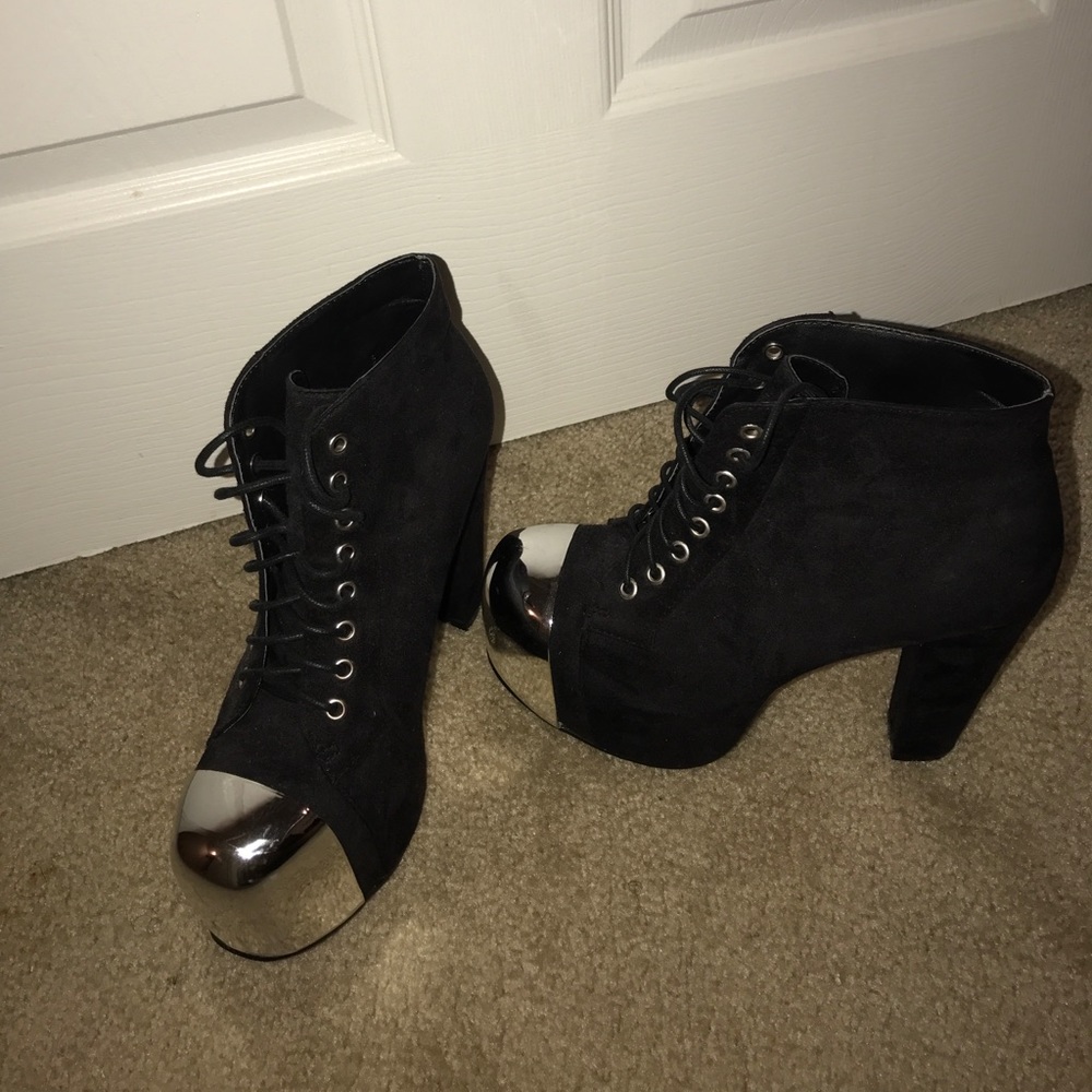 Shoes - Picture 2 of 4