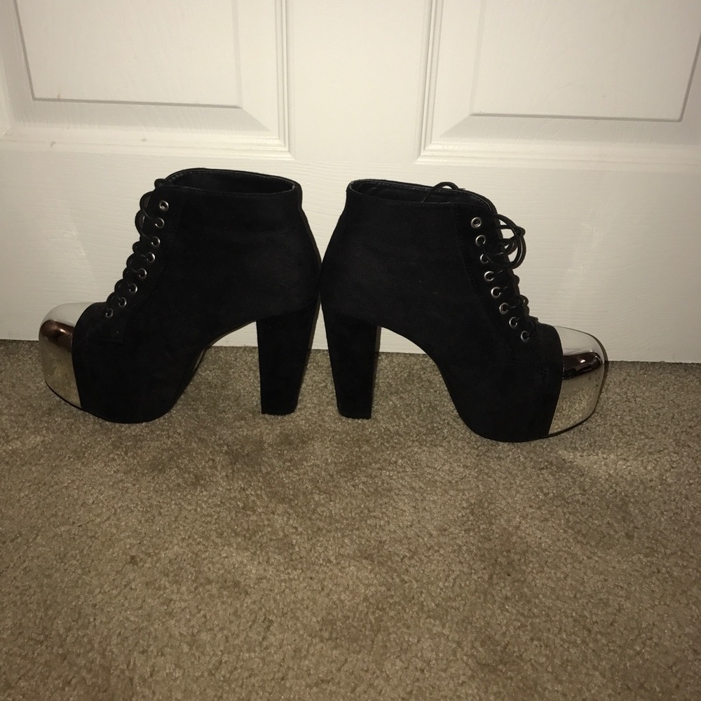 Shoes - Picture 3 of 4