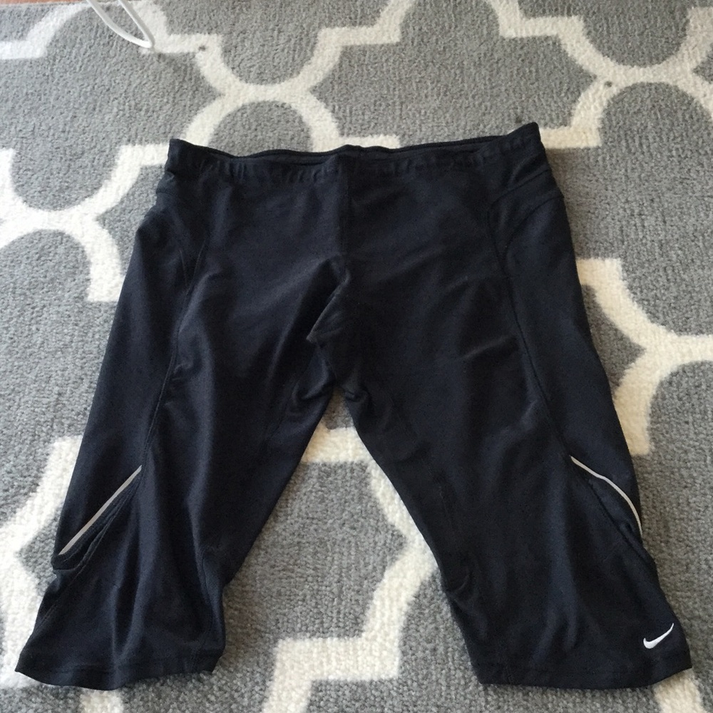 Black NikeFIT cropped workout pants
