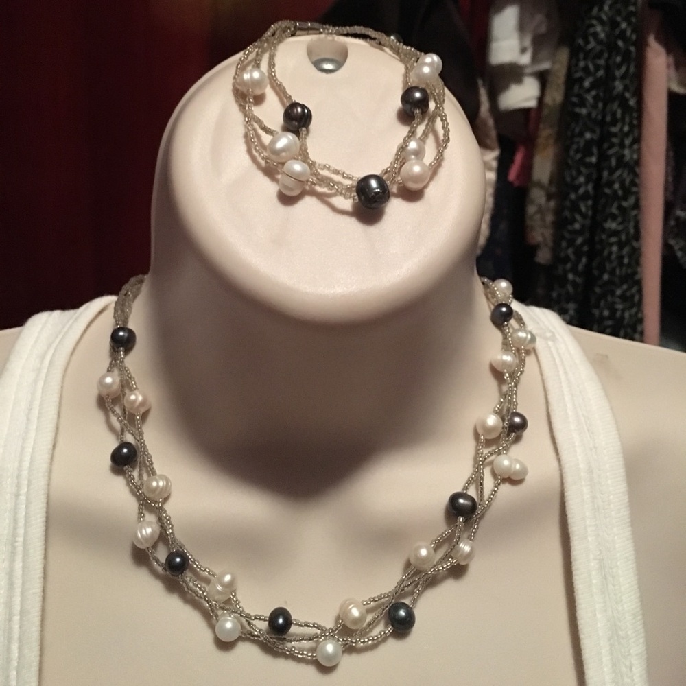 Genuine freshwater pearl necklace and bracelet set