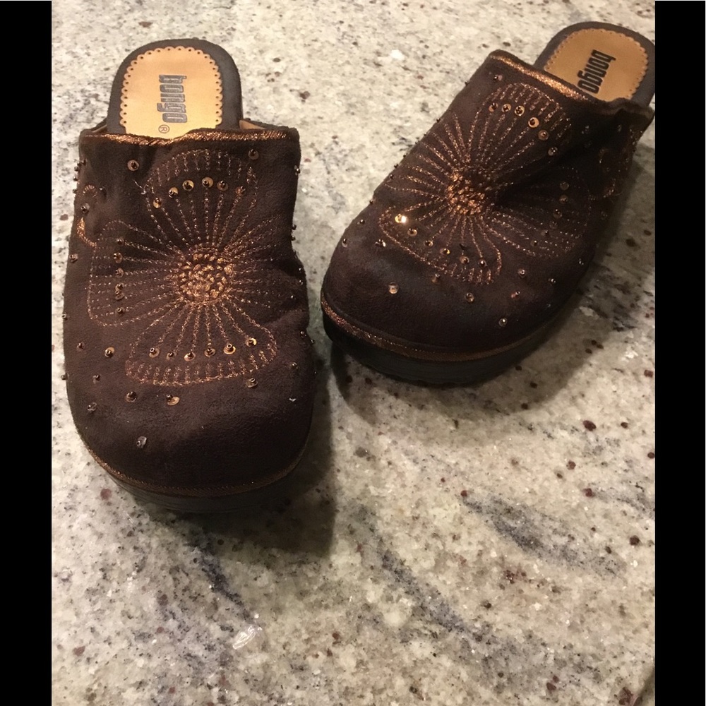 Bongo brown clog