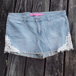 Tinseltown Denim Crochet Lace Appliqué Shorts 15