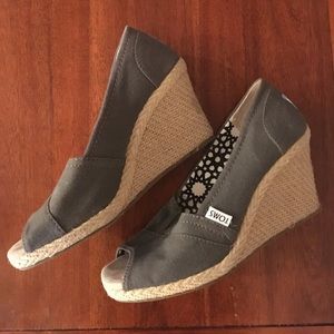 TOMS wedges