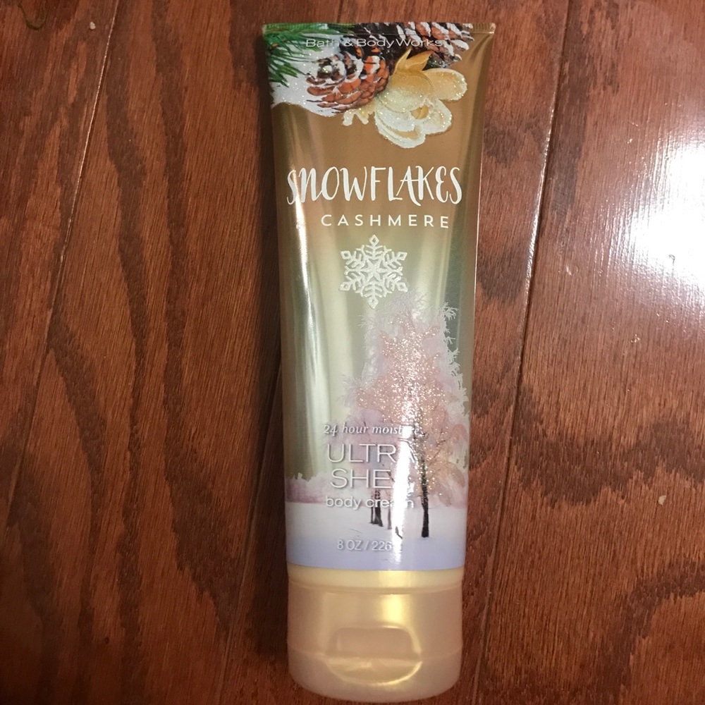 Snow flakes and cashmere bath and body works