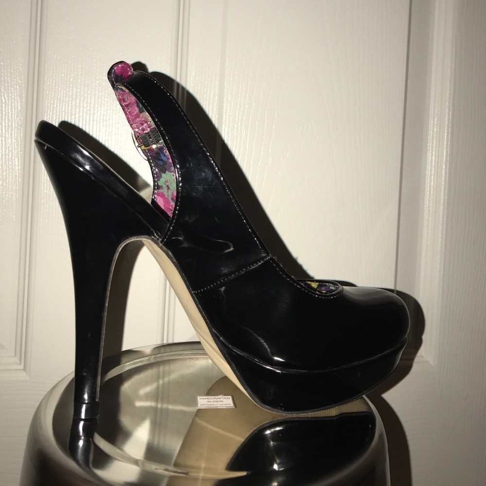 Shoes - Picture 2 of 4