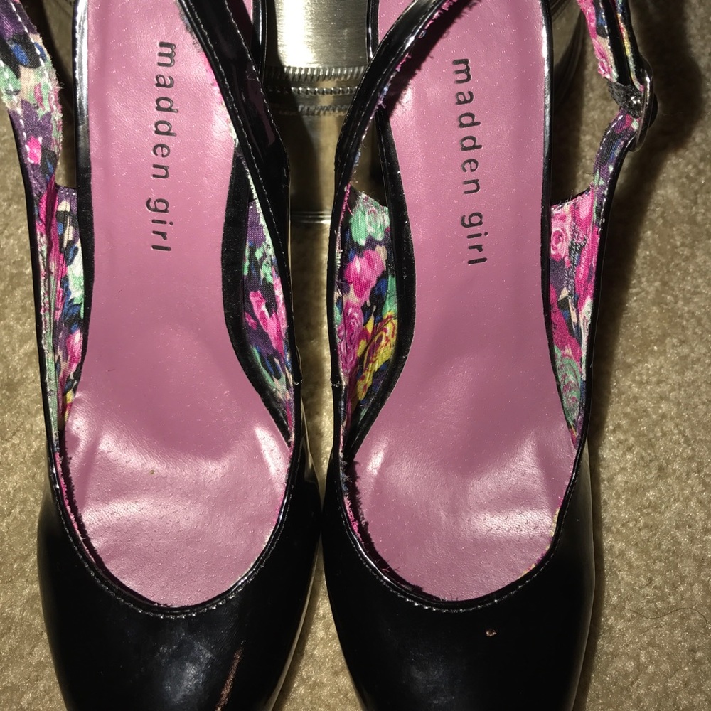 Shoes - Picture 3 of 4
