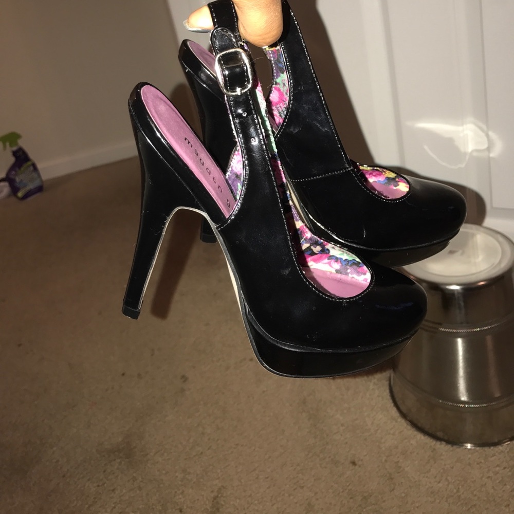 Shoes - Picture 4 of 4