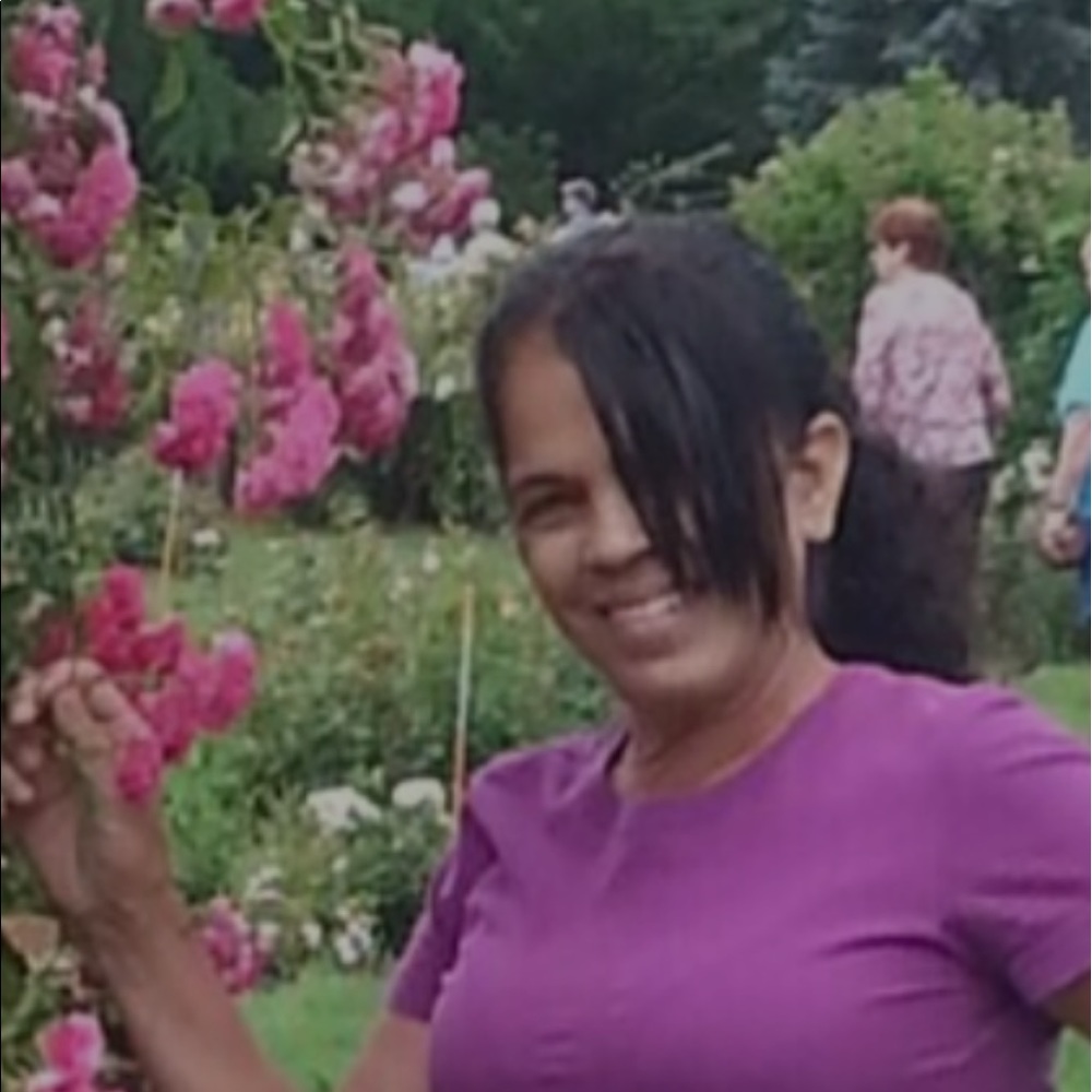 Meet your Posher, Dominga