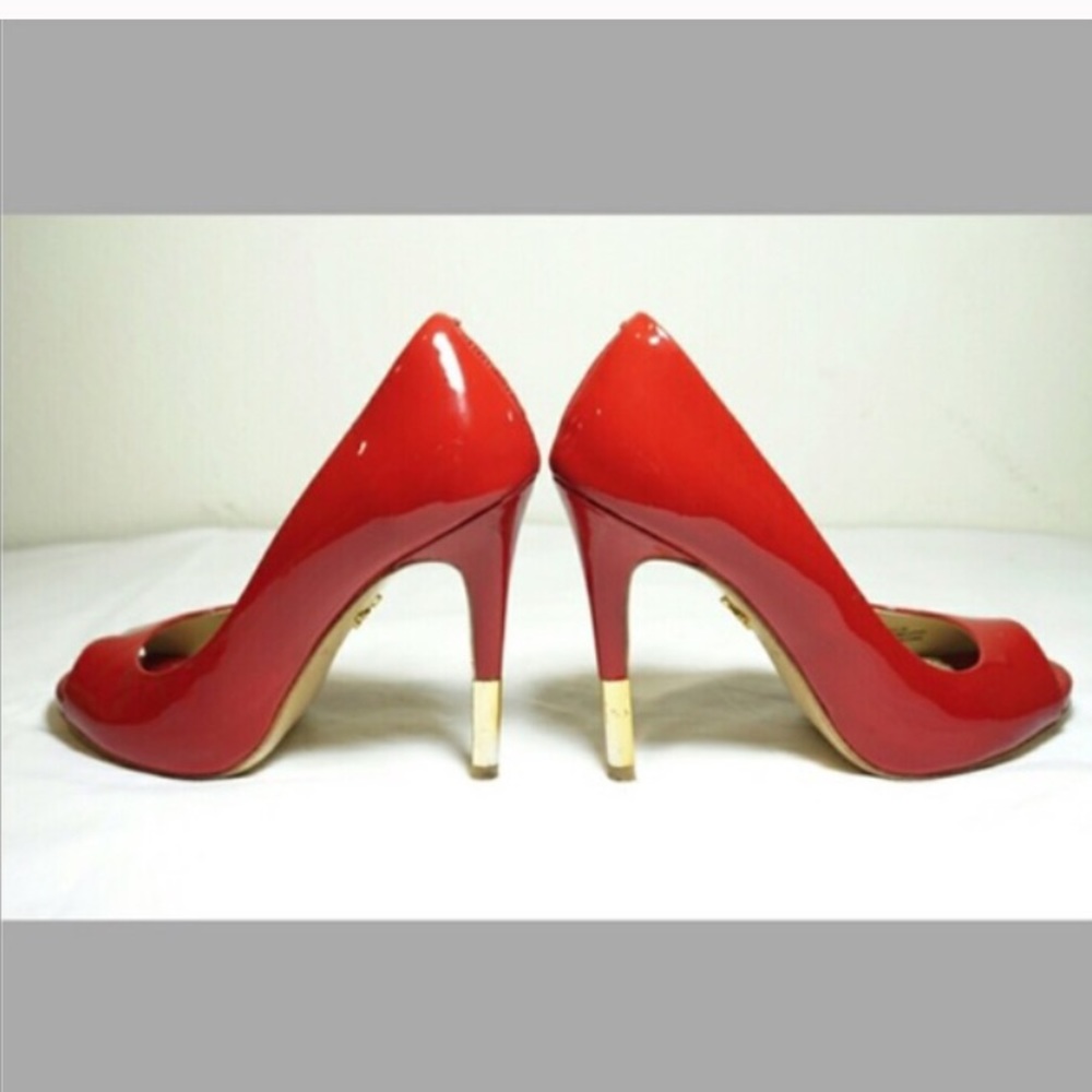 Gorgeous Red heels 👠 👠 😍 a stunning bright red!