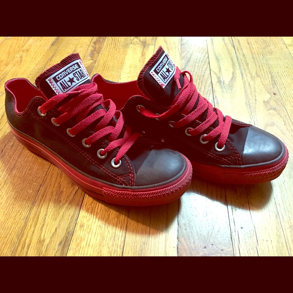 Converse women 9 shoes like new