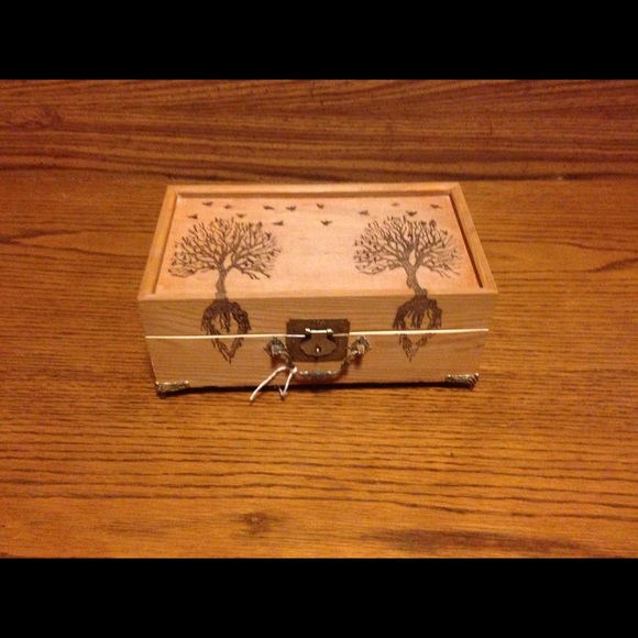 Wood burned design craft box - Picture 1 of 2