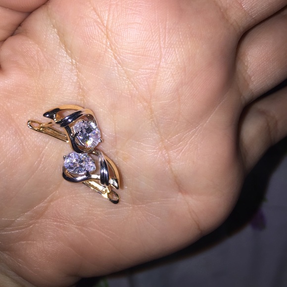 Earring - Picture 1 of 1