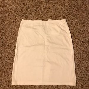 New York & co white pencil skirt. Size 6
