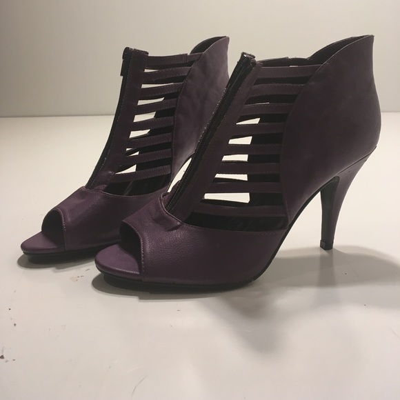 Baby girl size 9m purple heels with front zipper. - Picture 3 of 4