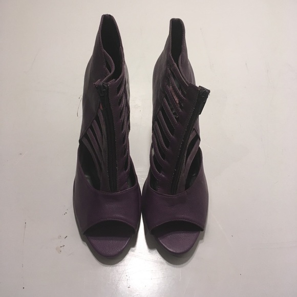 Baby girl size 9m purple heels with front zipper. - Picture 4 of 4
