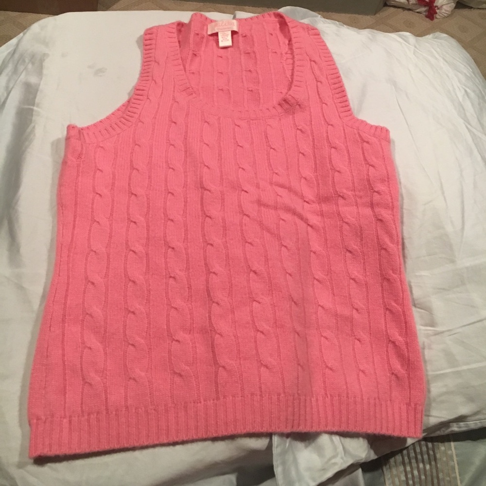 Adorable pink sleeveless cashmere top to Malika